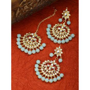 Gold Plated Traditional Kundan Pearl Earrings & Maang Tikka For Women 2