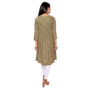 Women Green Printed Flared Rayon Kurta 3