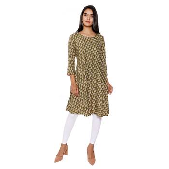 Women Green Printed Flared Rayon Kurta 5