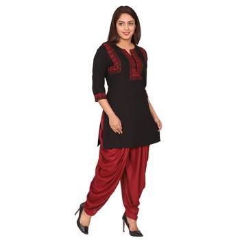 Women Black Embroidered Cotton Kurta 1