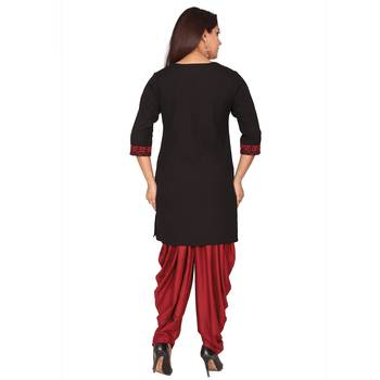 Women Black Embroidered Cotton Kurta 2
