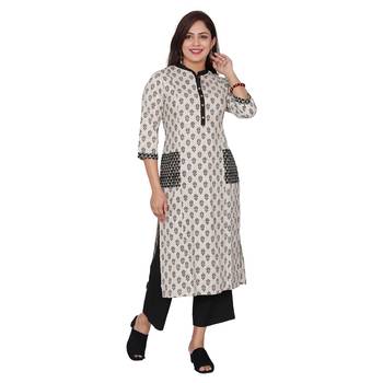 Women Black Printed Cotton Long Kurta 1