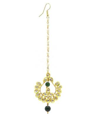 Chand Bali Shaped Maang Tikka Decorated Kundan & Pearl Drops 1