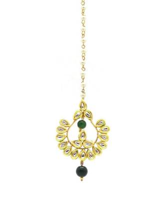 Chand Bali Shaped Maang Tikka Decorated Kundan & Pearl Drops 2
