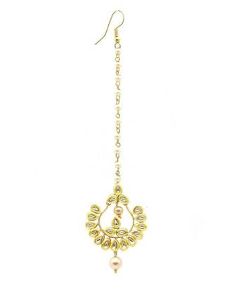 Chand Bali Shaped Maang Tikka Decorated Kundan & Pearl Drops 1