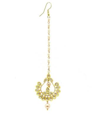 Chand Bali Shaped Maang Tikka Decorated Kundan & Pearl Drops 3