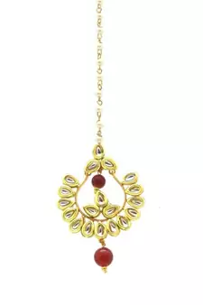 Chand Bali Shaped Maang Tikka Decorated Kundan & Pearl Drops