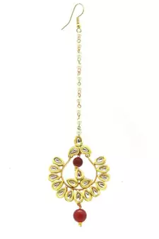 Chand Bali Shaped Maang Tikka Decorated Kundan & Pearl Drops