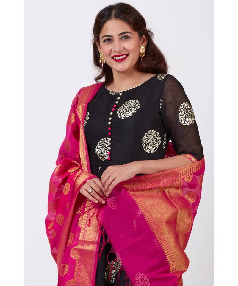 Black Jewel Foil Printed Floorlength Kurti with Pink Banarsi Dupatta
