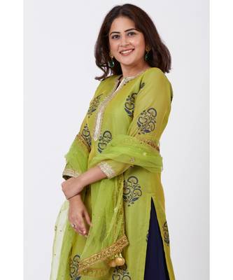 Mehendi Green Block Printed Straight Kurti with Flared Palazzo and Net Mirror worked Dupatta 4