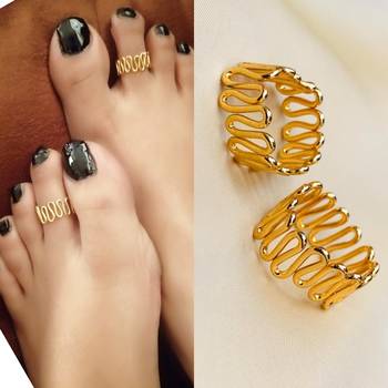 Yellow toe-rings 1