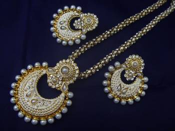 White Meenakari necklace-sets Traditional Kundan Jewellery Set with Chandbali Earrings 3