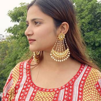 Gold Tonekundan Pearls Chandbali 2