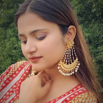 Gold Tonekundan Pearls Chandbali 3