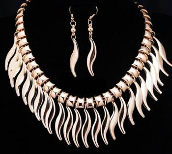 Golden necklace-sets 3