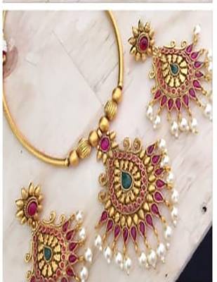 Pink necklaces 1