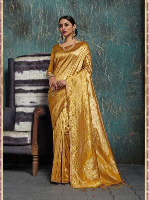 Gold woven kanchipuram silk saree with blouse 1