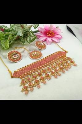 Red necklaces 1