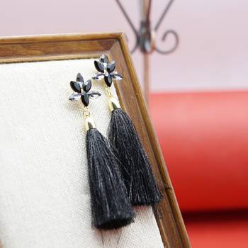 Black earrings 2