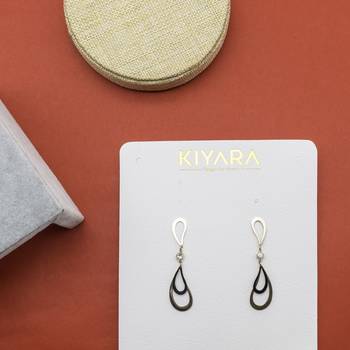 Black earrings 1