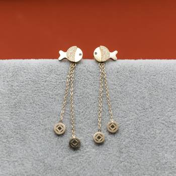 Gold earrings 1