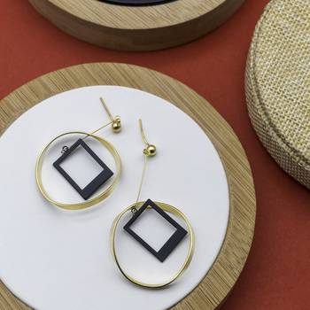 Black earrings 1