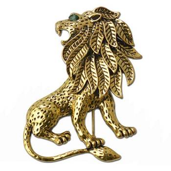 Green crystal brooch 1
