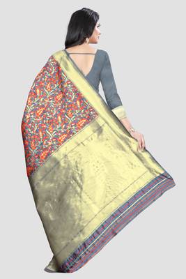 Grey Woven Kanchipuram Silk Saree With Blouse 3
