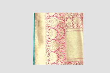 Green Woven Kanchipuram Silk Saree With Blouse 5