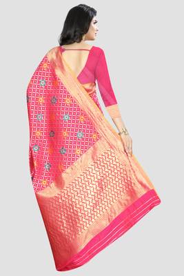 Red Woven Kanchipuram Silk Saree With Blouse 3