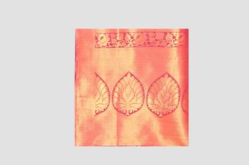 Pink Woven Kanchipuram Silk Saree With Blouse 5