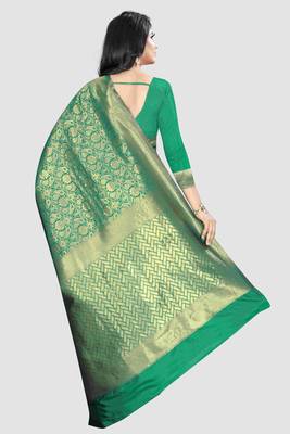 Green Woven Kanchipuram Silk Saree With Blouse 3