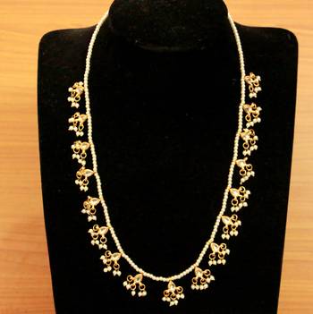 White Pearl Necklaces 1