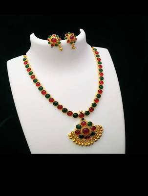 Red necklaces 1