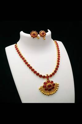 Red necklaces 1