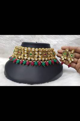 Red necklaces 1