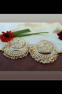 Gold earrings 1