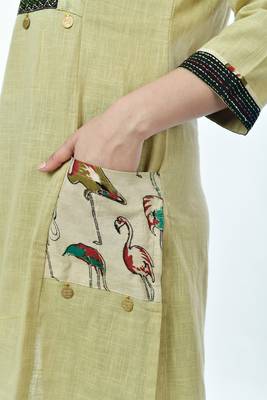 Beige Geometric Pattern Kantha Patch Cotton Kurti With Flamingo Printed Pockets 4