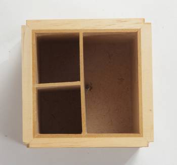 Handcraft Wodden Pan Stand Box Cream Coloured Fine Work For Home Use 4
