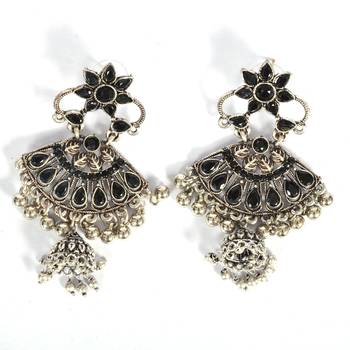 Traditional And Elegant Kundan Earrings For Women And Girls 2