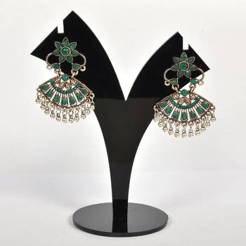 Traditional And Elegant Kundan Earrings For Women And Girls 1