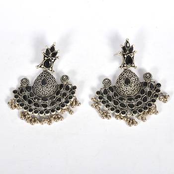 Traditional And Elegant Kundan Earrings For Women And Girls 2