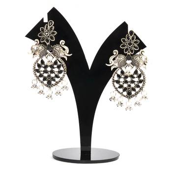 Traditional And Elegant Kundan Earrings For Women And Girls 1