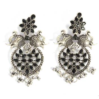 Traditional And Elegant Kundan Earrings For Women And Girls 2