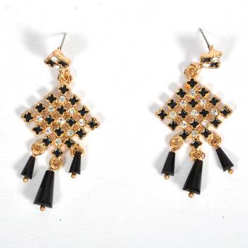Traditional And Elegant Kundan Earrings For Women And Girls 2
