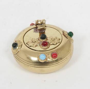 Handcraft Folding Ash Tray Golden Coloured For Home Use 4