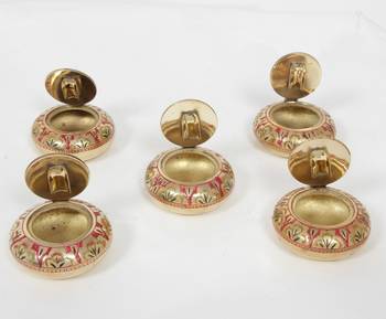 Handcraft Folding Ash Tray Golden Coloured For Home Use 2