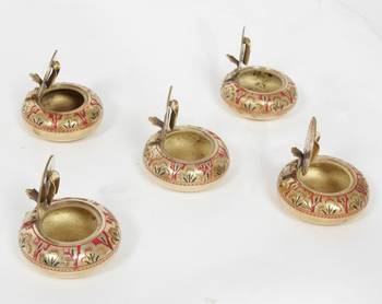 Handcraft Folding Ash Tray Golden Coloured For Home Use 3