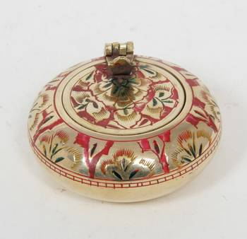 Handcraft Folding Ash Tray Golden Coloured For Home Use 4