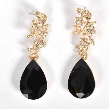 Traditional And Elegant Kundan Earrings For Women And Girls 2